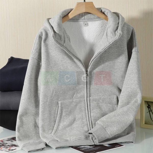 جاكيت رمادي اللون مبطن فرو من الداخل